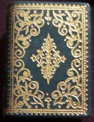 Vintage Small Green W/Gold Detailing Leather Bound Book Matchbook *FREE SHIPPIN*-image