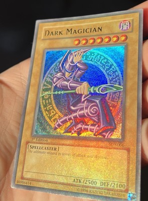 YuGiOh 2002 Dark Magician SDY-006 1st Edition Glossy Holo Bleed Starter Deck-image