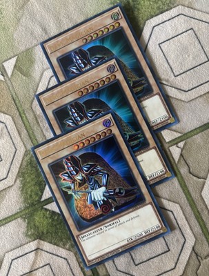 YuGiOh DARK MAGICIAN Ultra Rare Play Set LC01-EN005-image
