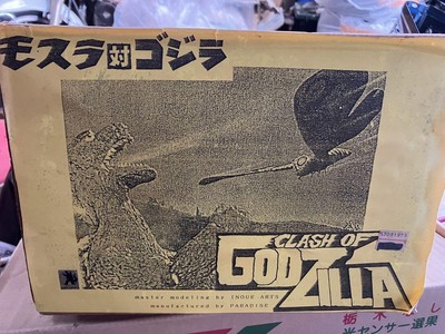 Paradise CLASH OF GODZILLA Mothra vs. Godzilla Garage Kit Figure F/S FEDEX-image