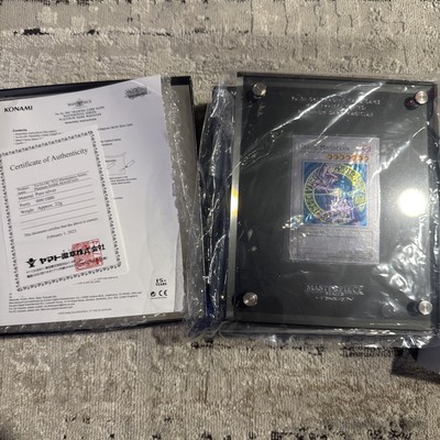 ~ Yu-Gi-Oh! Masterpiece Series Platinum Dark Magician WANTED Serial - 283/1000 ~-image