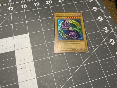 YuGiOh Dark Magician SDY-006 Unlimited Holo Ultra Rare-image