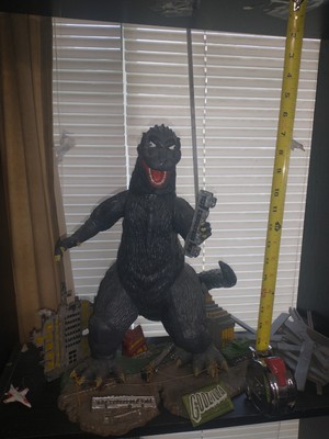 🚨🚨🚨HUGE GODZILLA Plastic Model Kit, Custom Built And Painted!!!-image