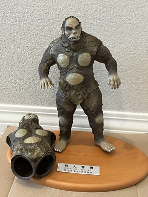 X-PLUS MONSTER KAIJU STORY OF ABOMINABLE SNOWMAN HALF HUMAN Action Figure W Base-image