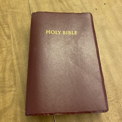 Holy Bible NKJV New King James Version Thomas Nelson Faux Leather Red-image