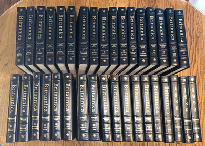 Encyclopedia Britannica Hardcover 35 VOLUME SET w/ INDEX- 15th Edition 1988 EUC-image