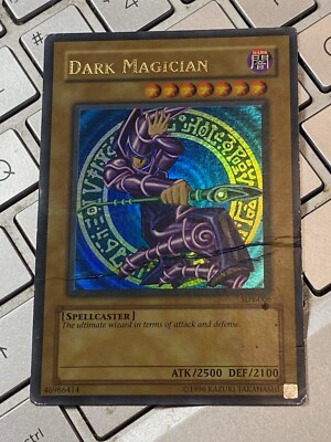 Yugioh Dark Magician SDY-006 HP/DMG  Unlimited Ultra Rare-image