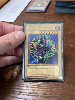 Yu-Gi-Oh Dark Magician LOB-005 Ultra Rare Holo Print Unlimited Original-image