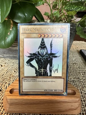 Yu-Gi-Oh! Dark Magician JUMP-EN049 Limited Edition-image